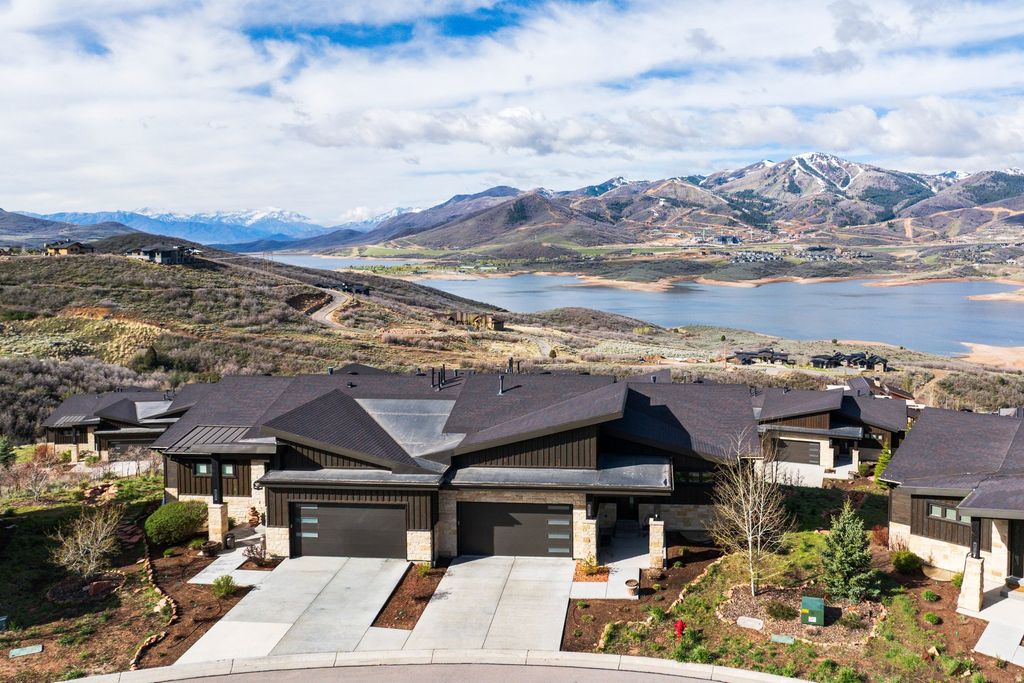 Photo of 11258 N SHORELINE CT #59, Hideout, UT 84036 (MLS # 2150913)