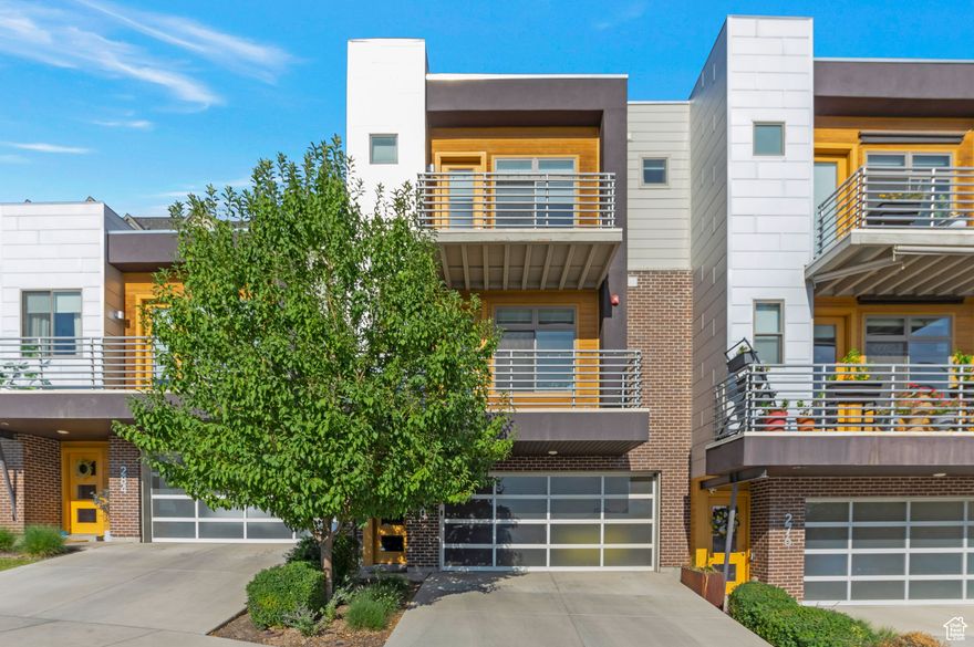 This townhouse is perfect for downtown living without having neighbors, elevators, and traffic to deal with. Quiet one-way street. The two car garage is an amazing feature and amply sized (557 sqft as per county records). Energy Star rated. Convenience throughout. Fantastic evening views. Tankless water heater. Fire sprinklers. Original owner.