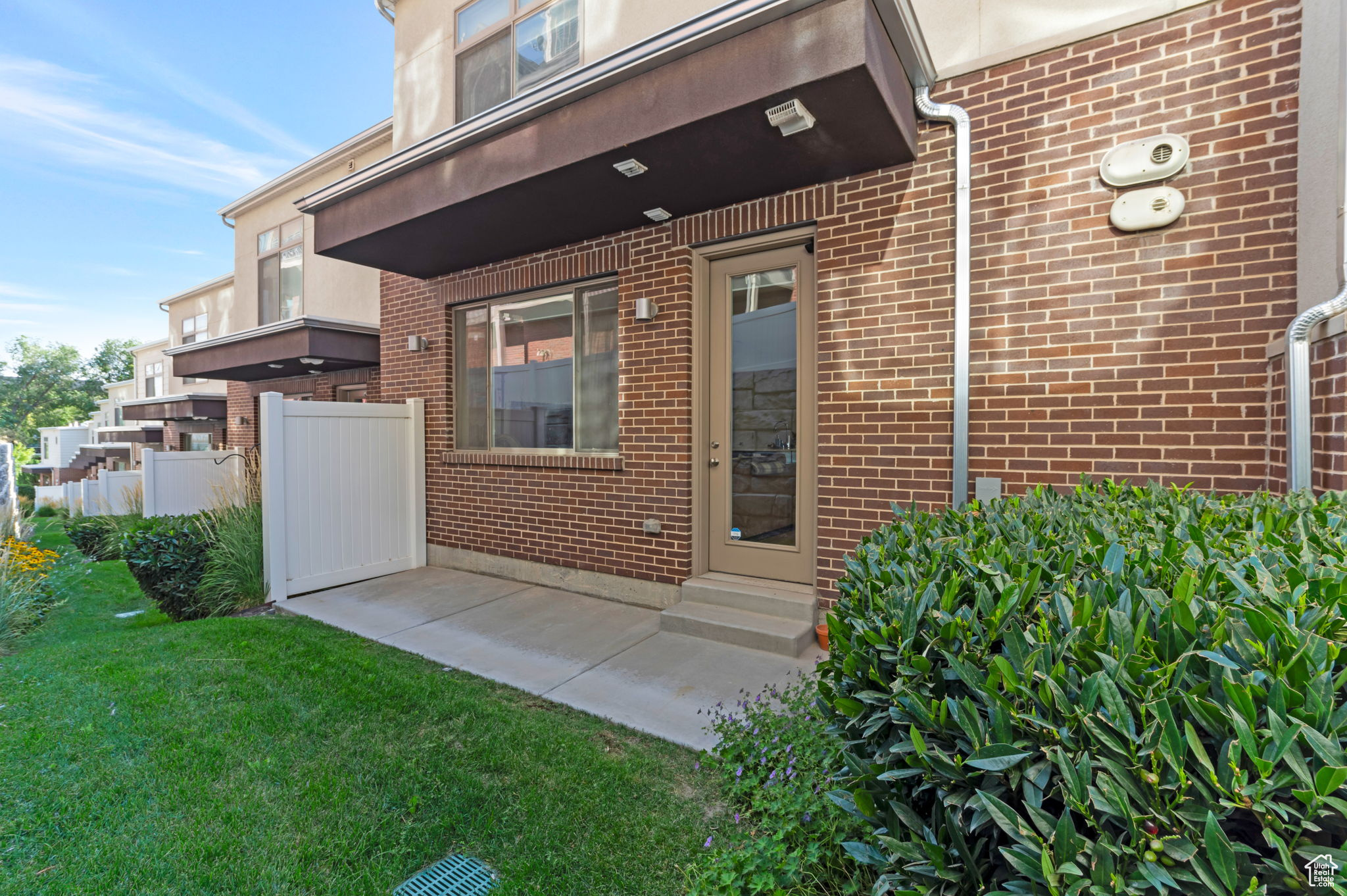 ALMOND STREET - Residential