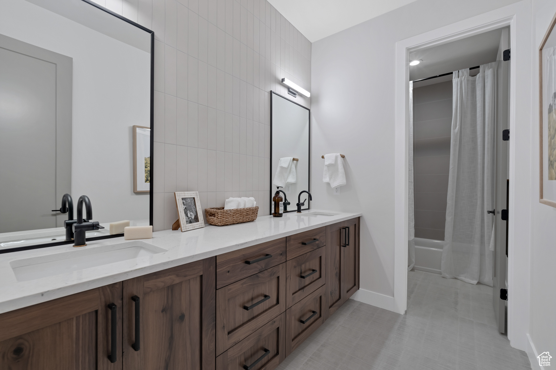 SUMMERHILL LANE - Residential