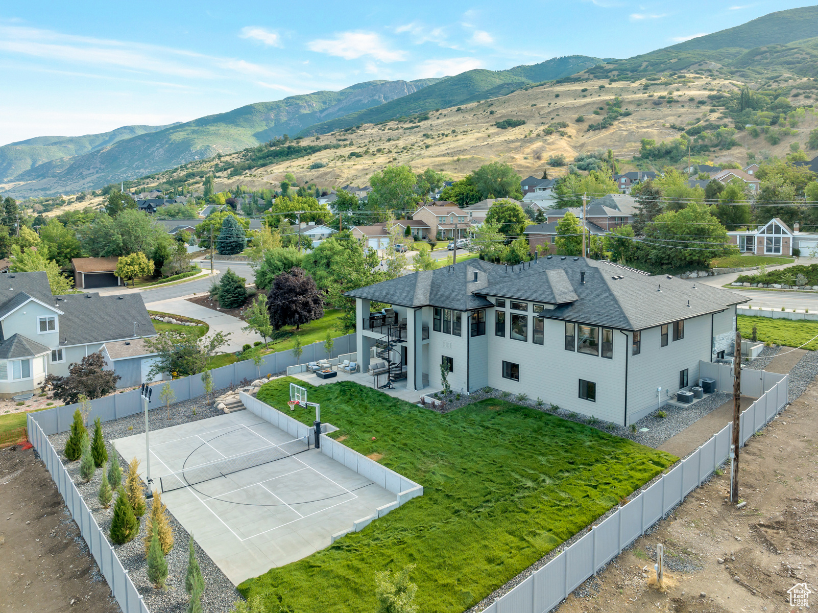 SUMMERHILL LANE - Residential