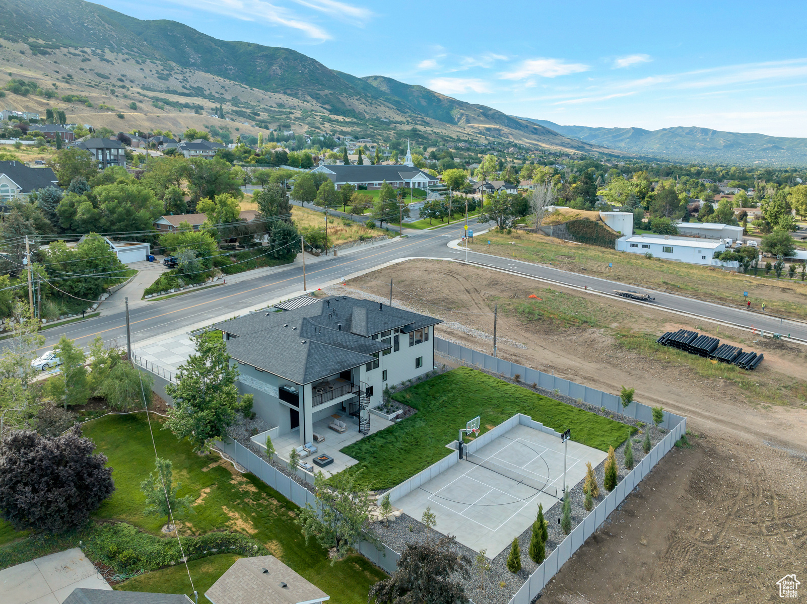 SUMMERHILL LANE - Residential