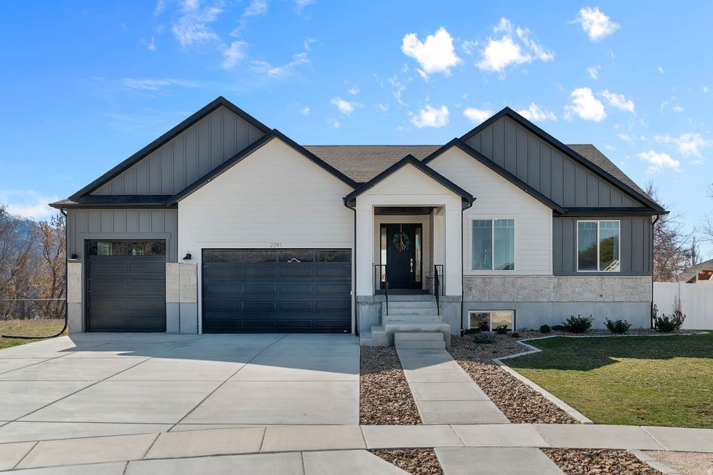 Photo of 2291 E PARKSIDE CIR, South Ogden, UT 84403 (MLS # 2142794)