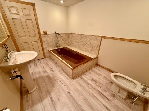 Tiny photo for 2197 S BOUNTIFUL BLVD, Bountiful, UT 84010 (MLS # 2178596)