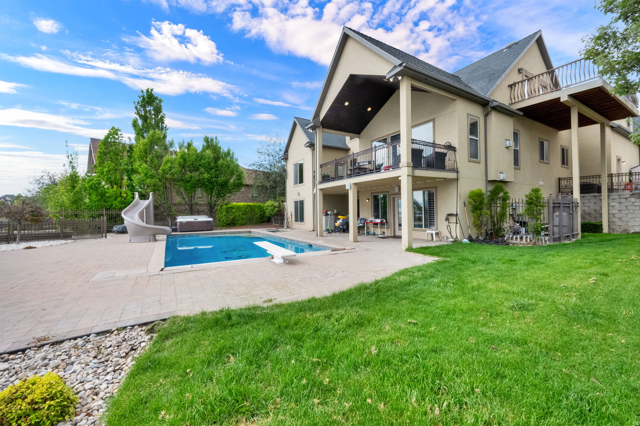 SARATOGA SPRINGS - Residential