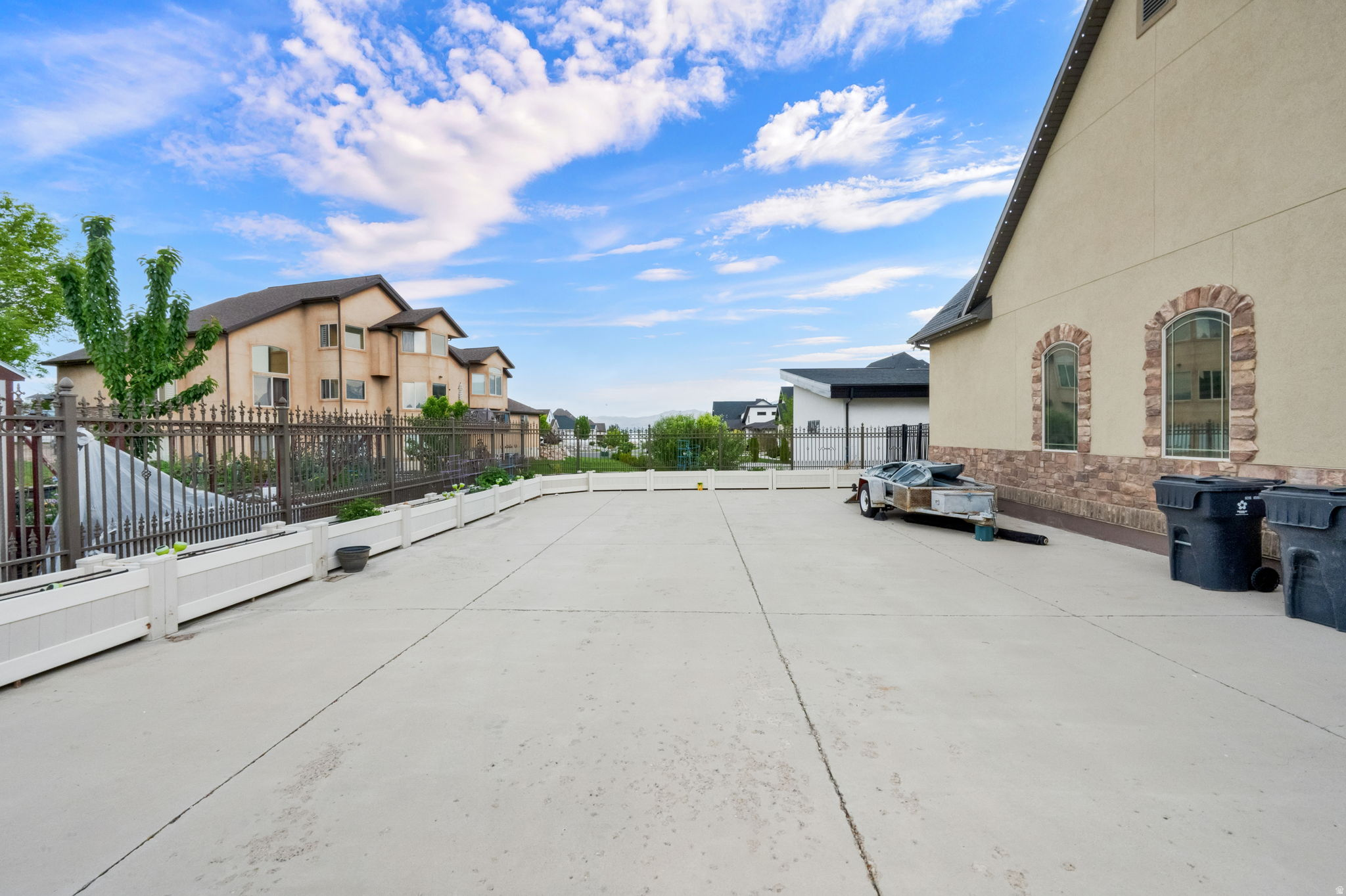SARATOGA SPRINGS - Residential