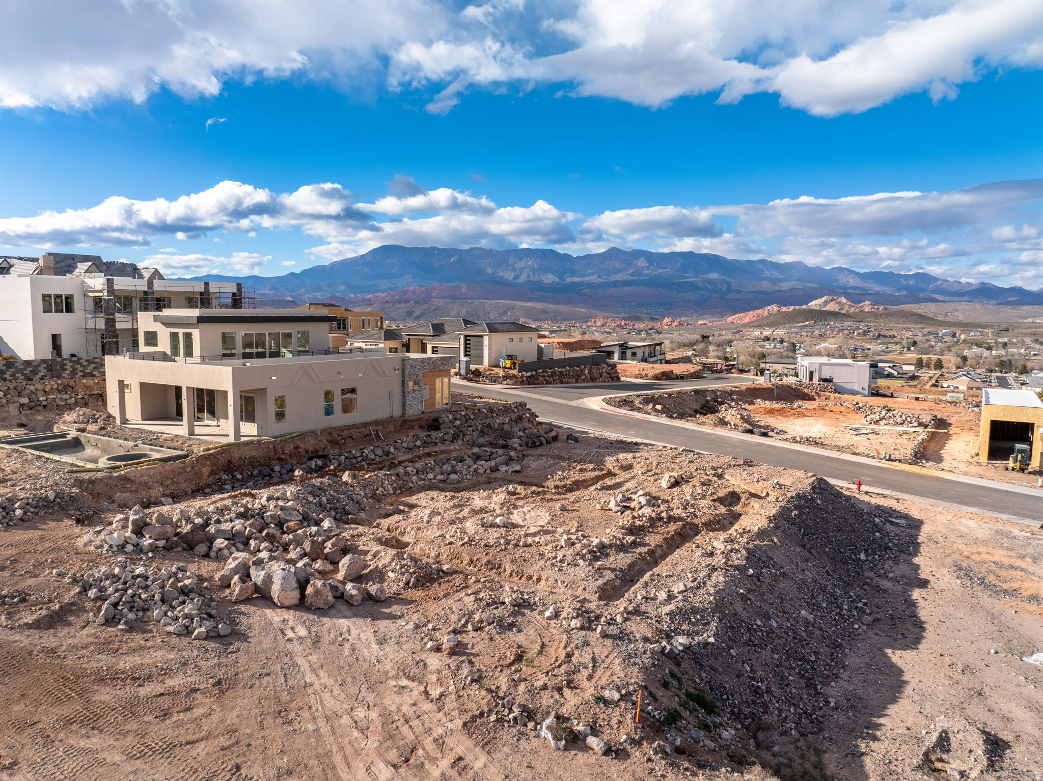 MOUNTAIN VIEW ESTATES - Residential