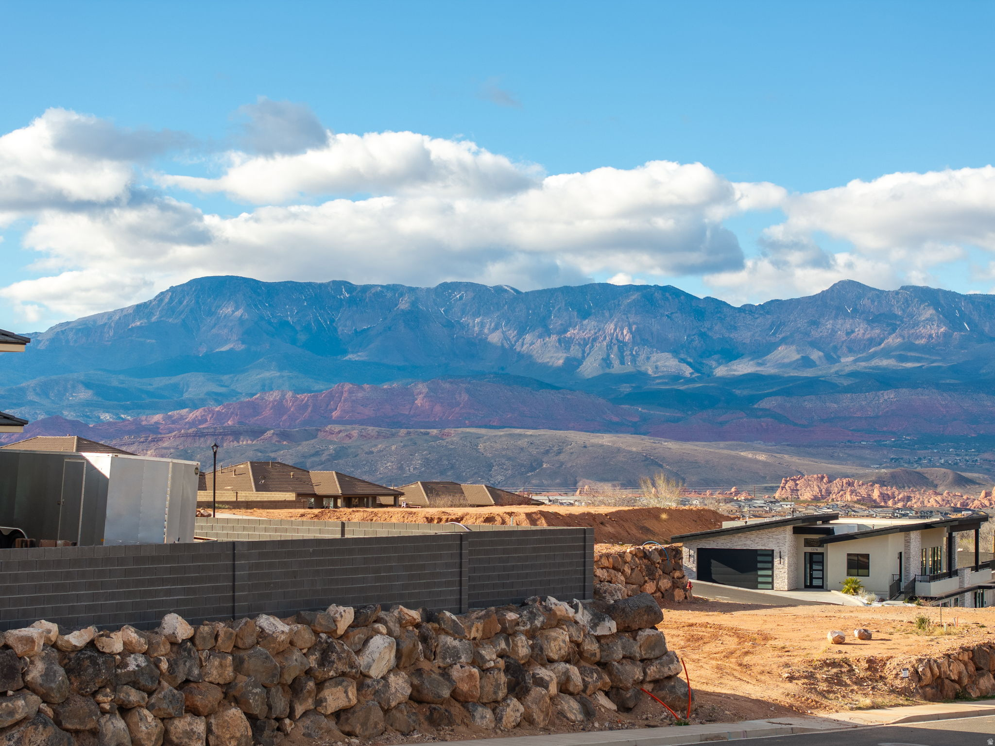 MOUNTAIN VIEW ESTATES - Residential