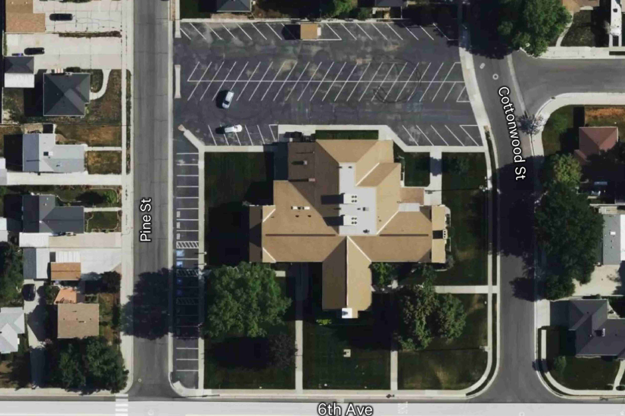 Main image without alt text