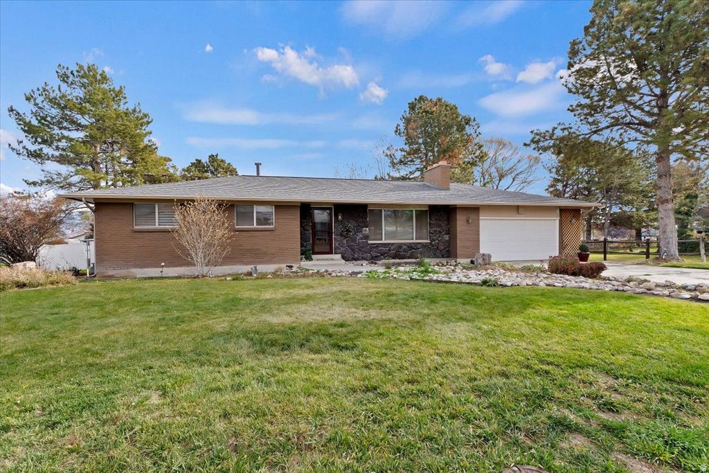 Photo of 12387 S MOUNTAIN VIEW DR, Riverton, UT 84065 (MLS # 2127532)