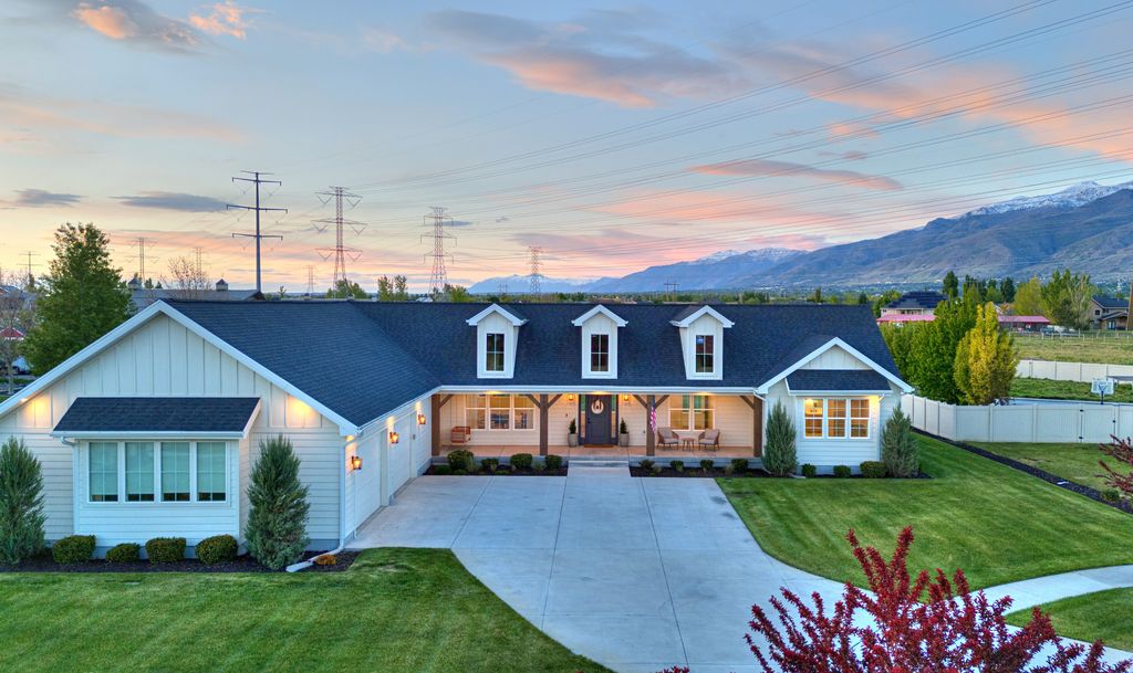 Photo of 1952 COMANCHE CIR, Farmington, UT 84025 (MLS # 2154856)
