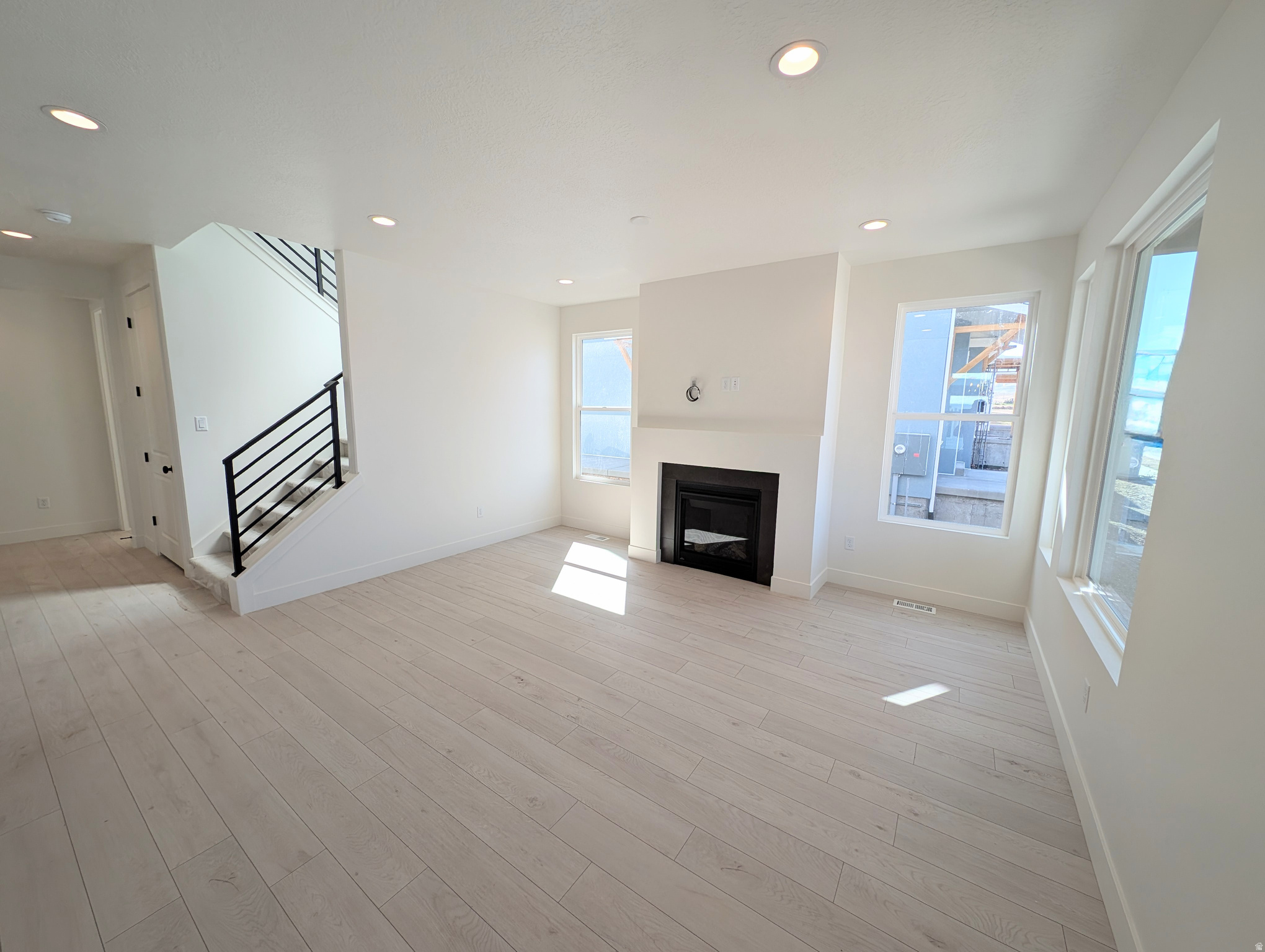 DAYBREAK - Residential