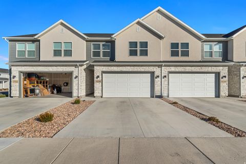 Townhouse For Sale - 1698 N 840<br/> Spanish Fork, UT 84660