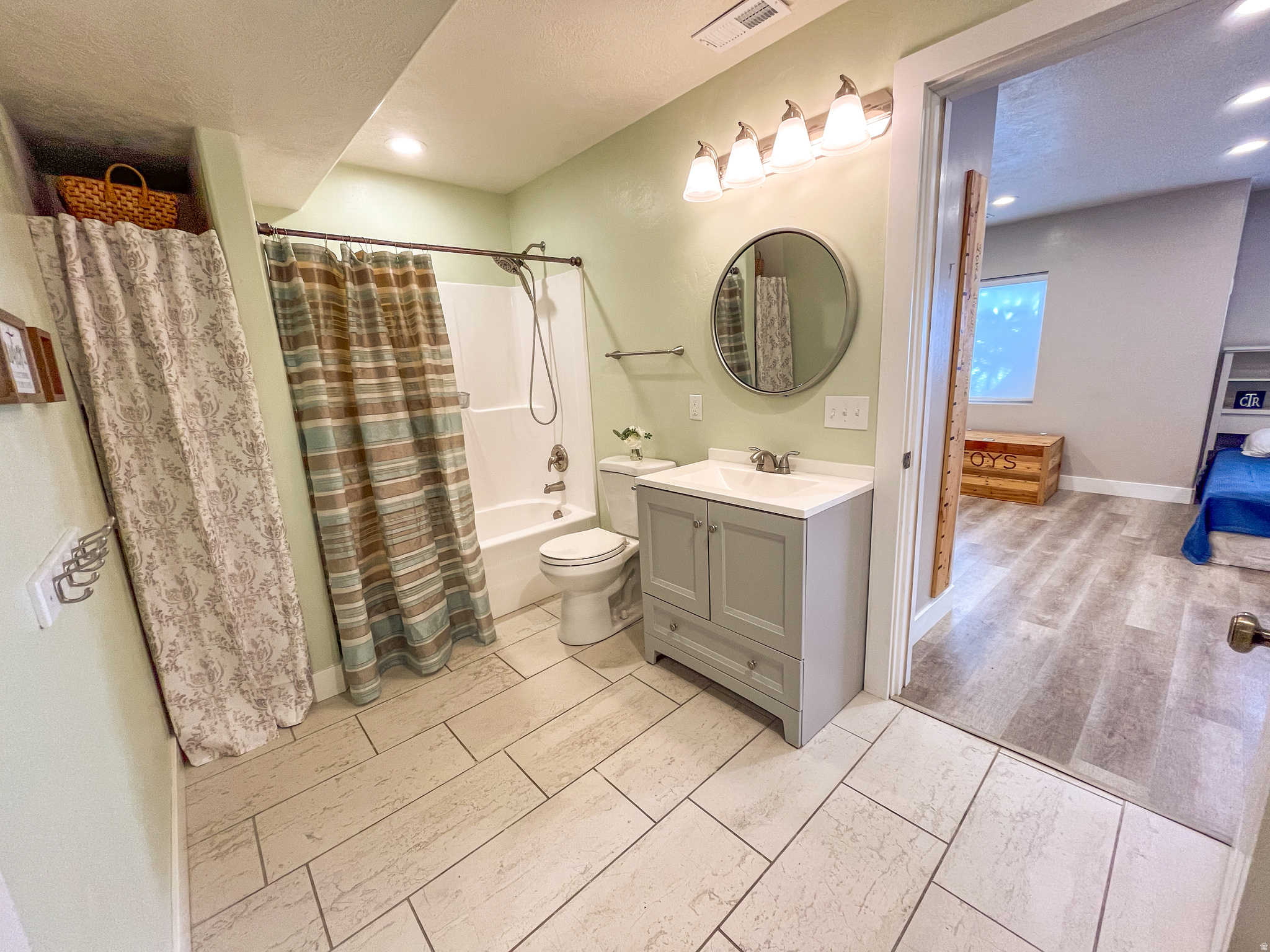 THE BENCHES SOUTH RI - Residential