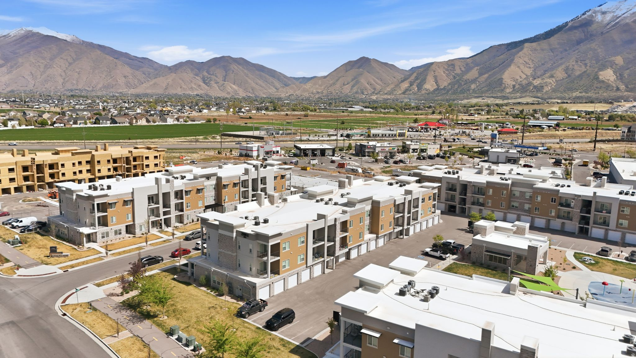 VISTA VIEW CONDOMINI - Residential