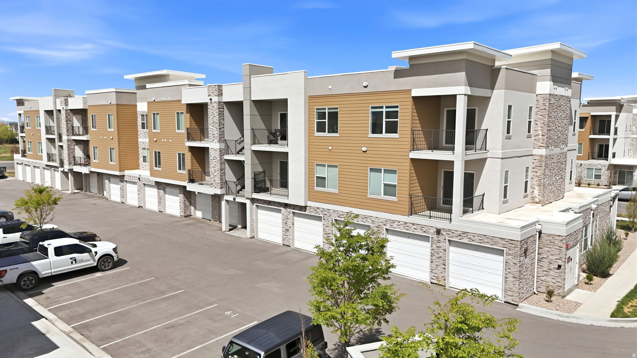 VISTA VIEW CONDOMINI - Residential