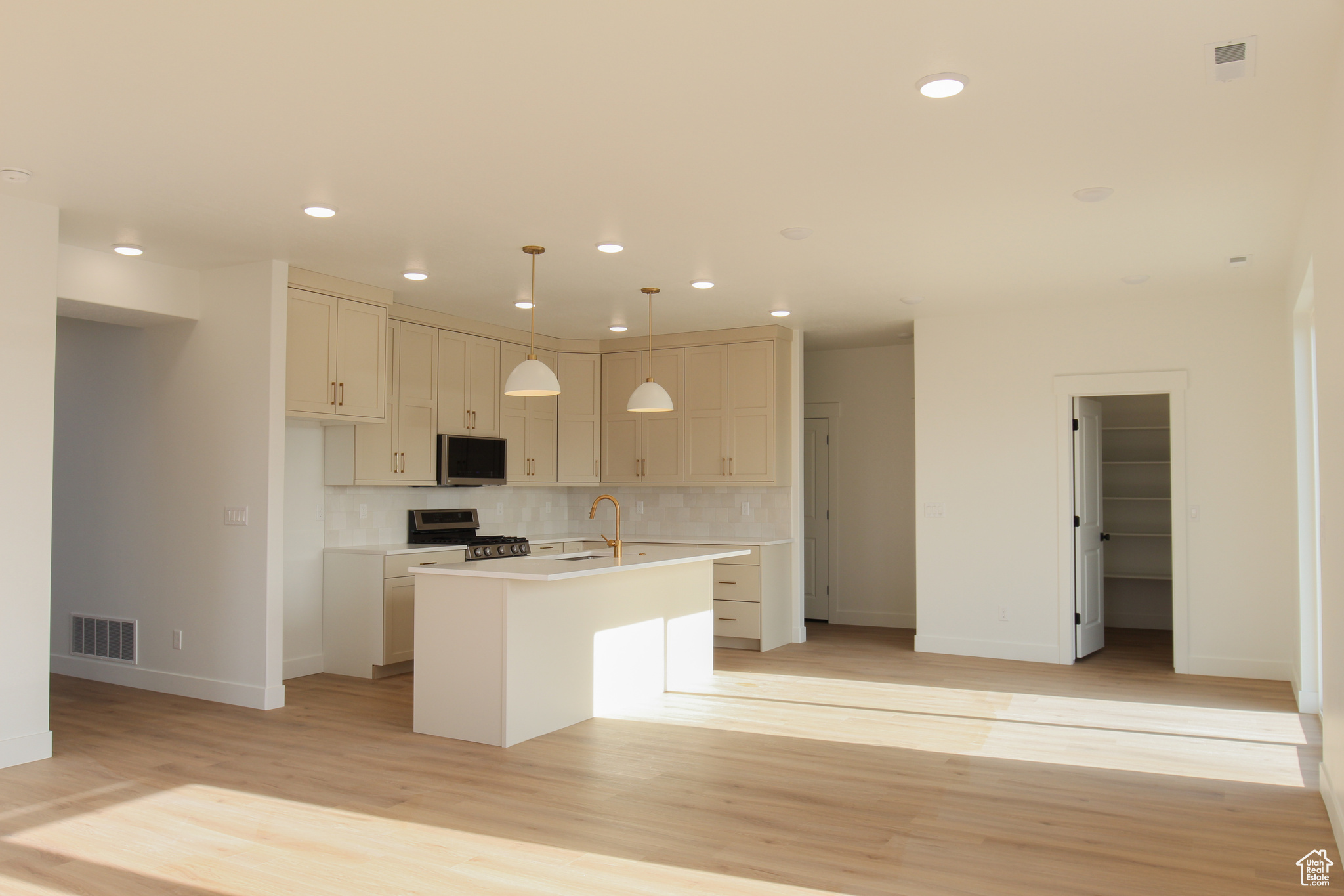 612 E 2450, North Logan, Utah image 7