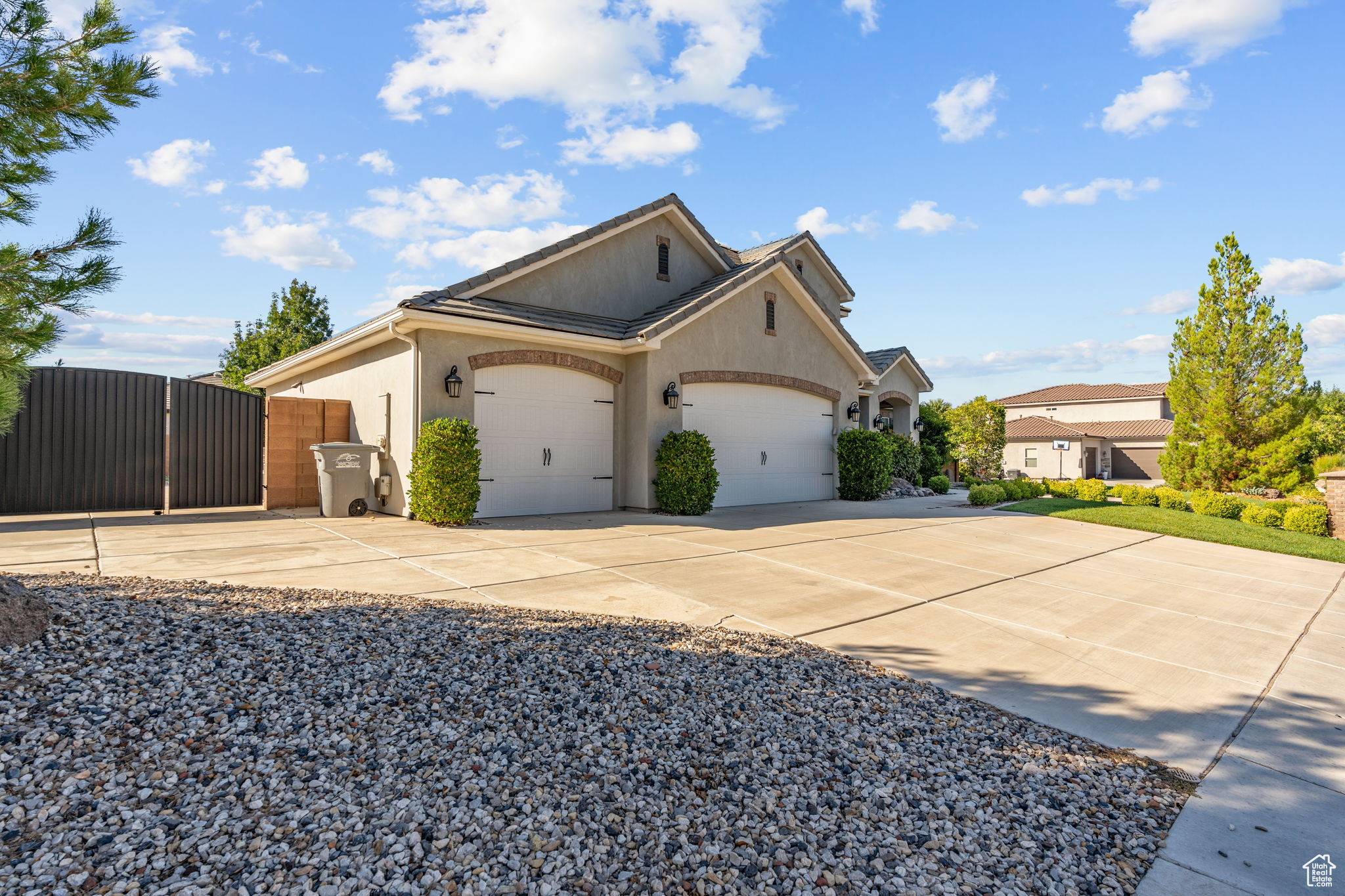 FIELDSTONE - Residential