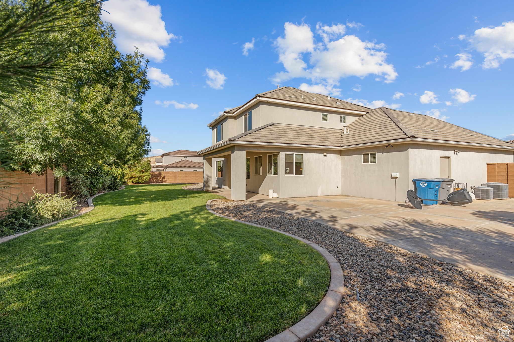 FIELDSTONE - Residential