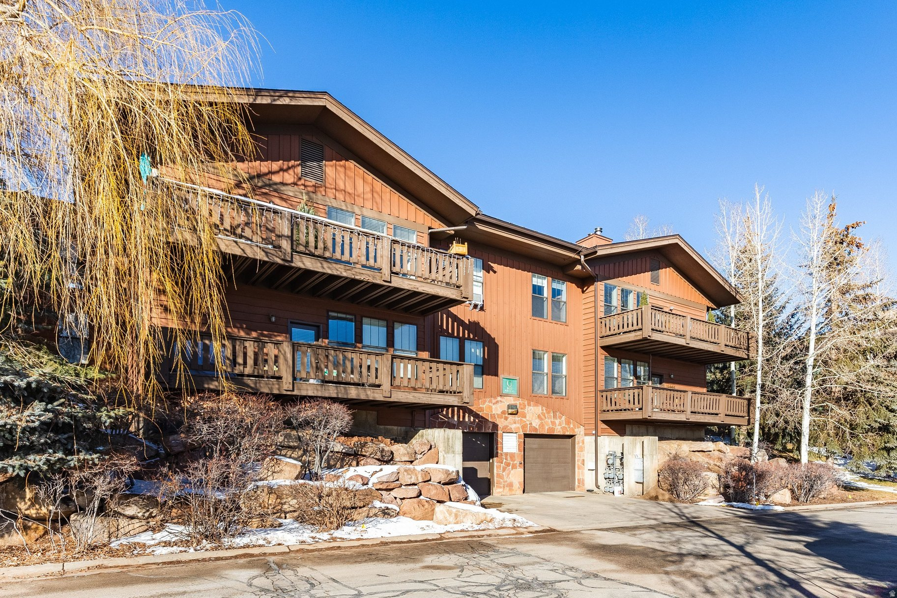 PINEBROOK POINTE CONDOMINIUMS - Residential Lease