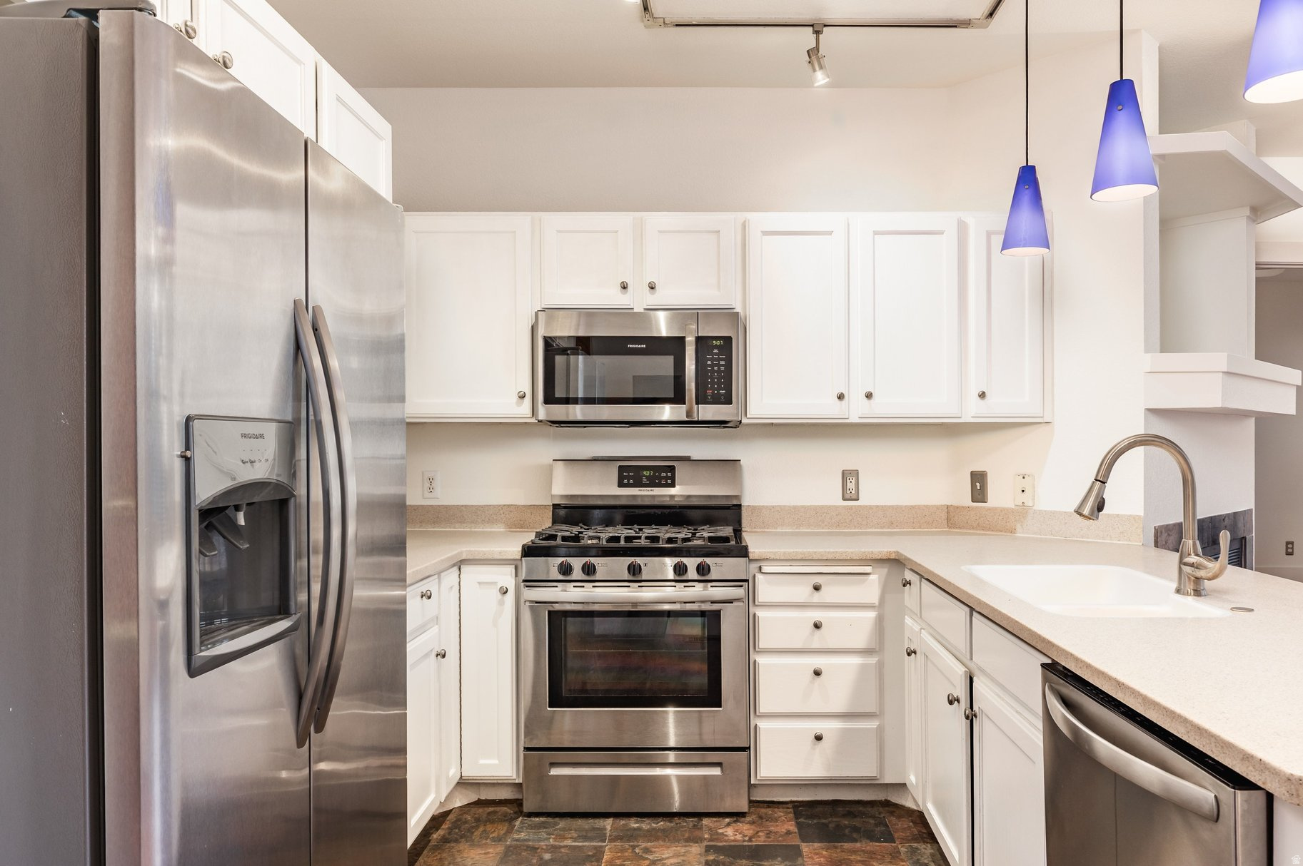 PINEBROOK POINTE CONDOMINIUMS - Residential Lease