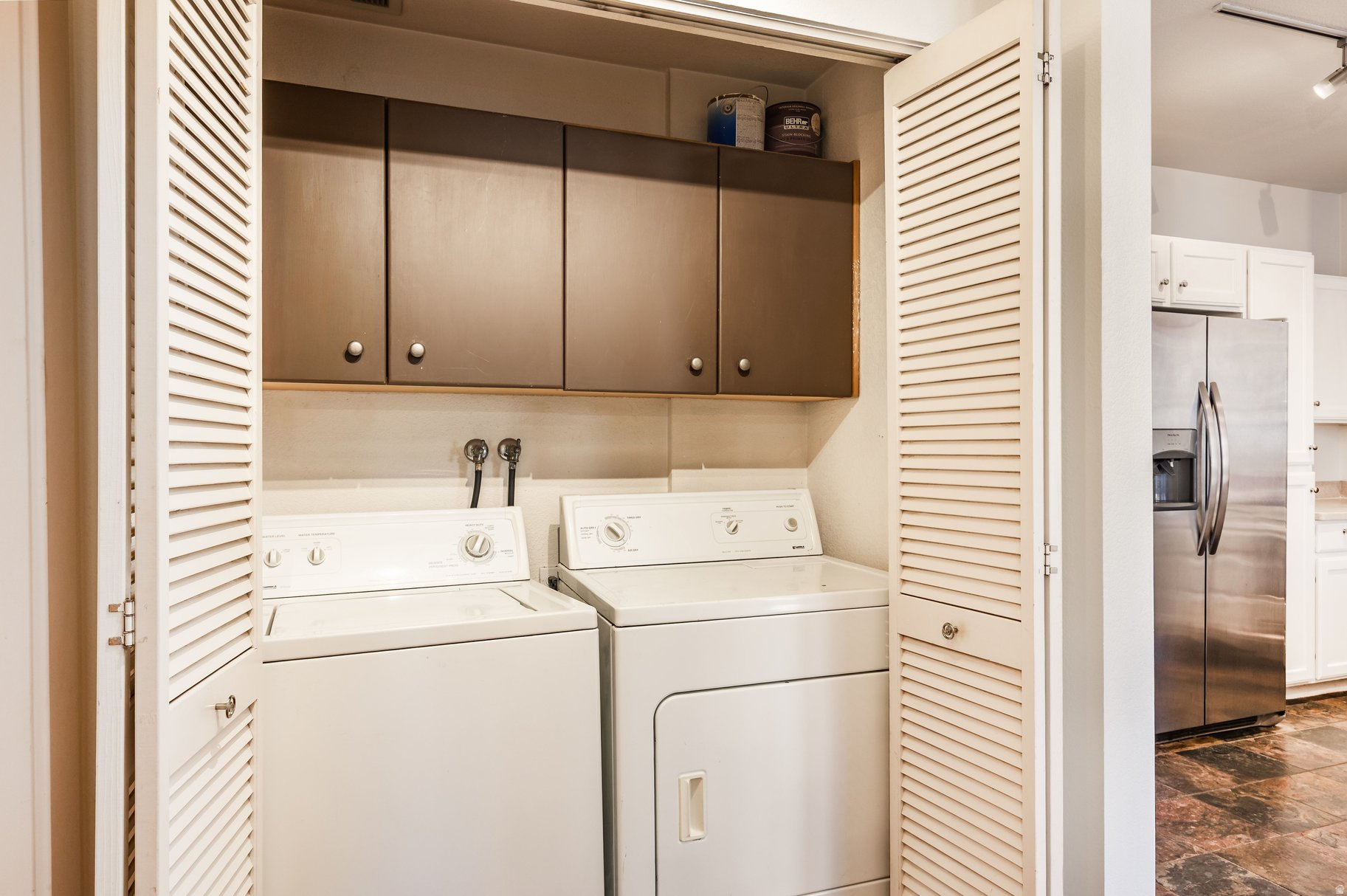 PINEBROOK POINTE CONDOMINIUMS - Residential Lease