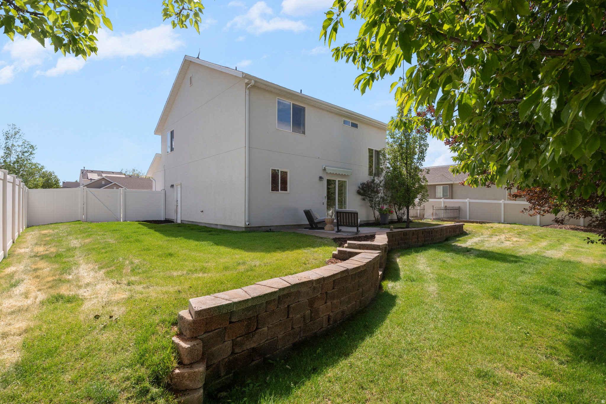 OLD MILL COUNTRY EST - Residential