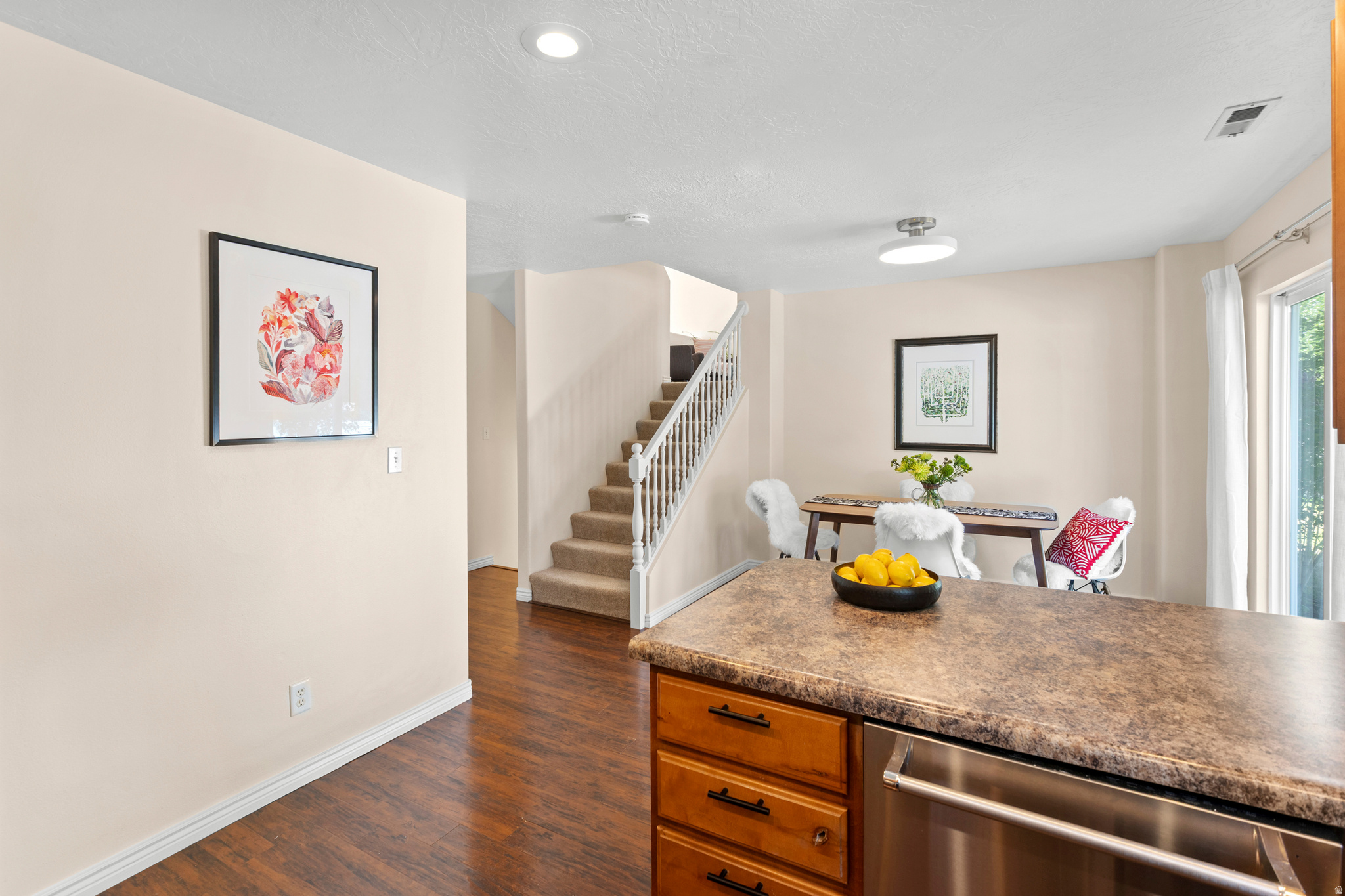 OLD MILL COUNTRY EST - Residential