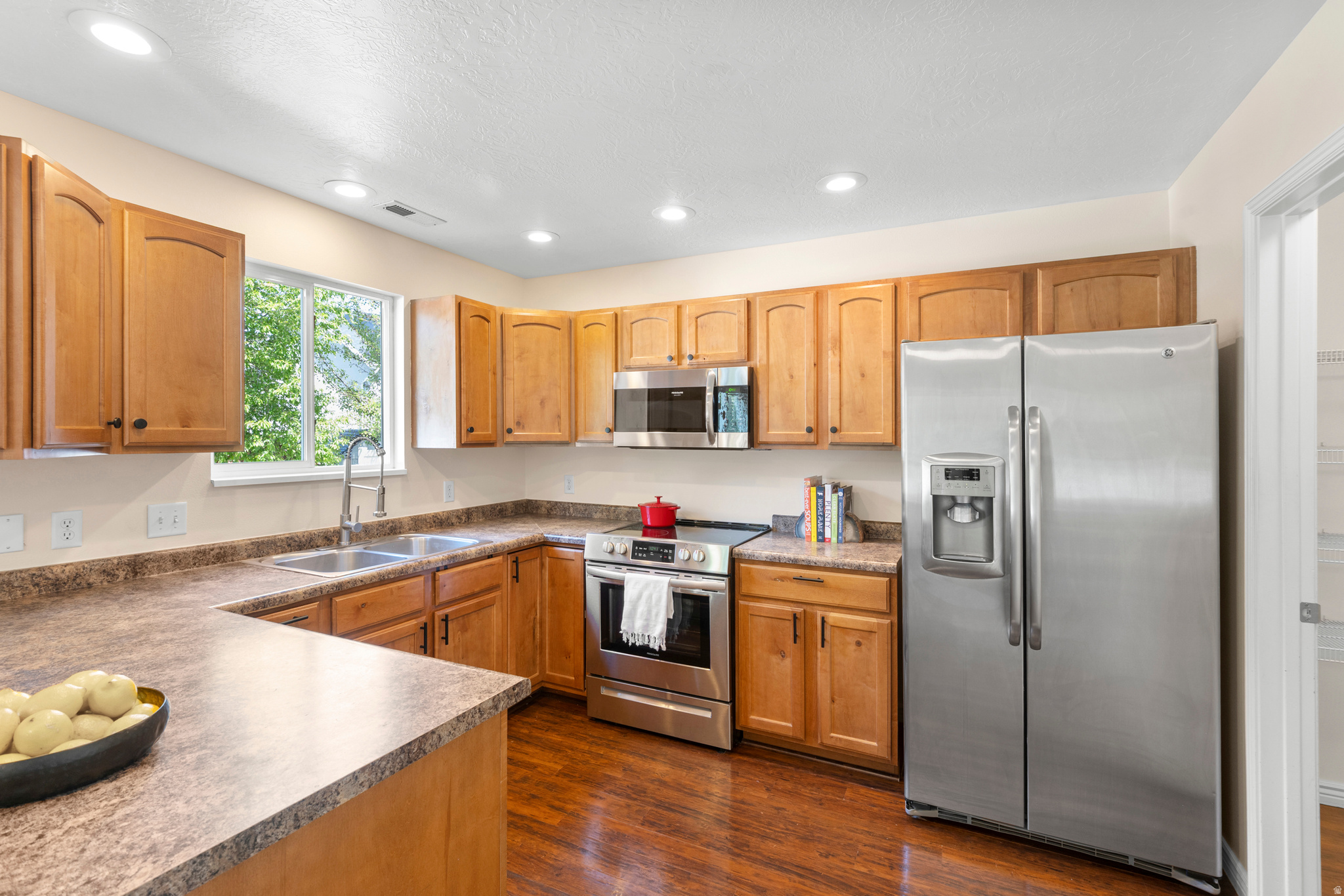 OLD MILL COUNTRY EST - Residential