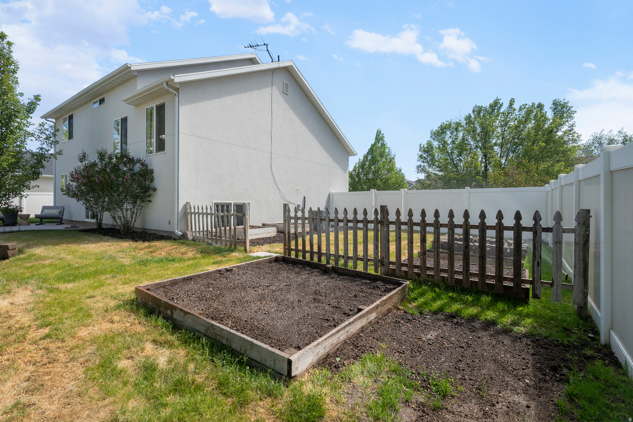OLD MILL COUNTRY EST - Residential