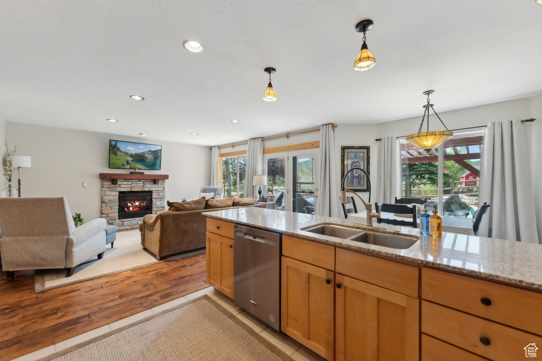 Park City, Utah 84098, United States, 4 Bedrooms Bedrooms, ,4 BathroomsBathrooms,Residential,Pending,50419