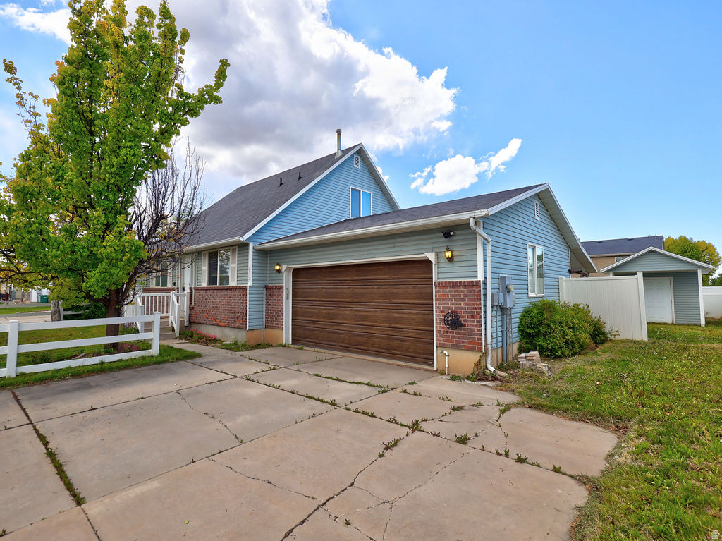 ROYAL MEADOWS - Residential