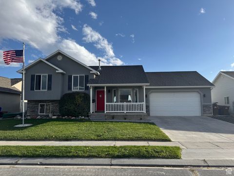 Photo of 2066 E EASTER DR, Eagle Mountain, UT 84005 (MLS # 2117107)