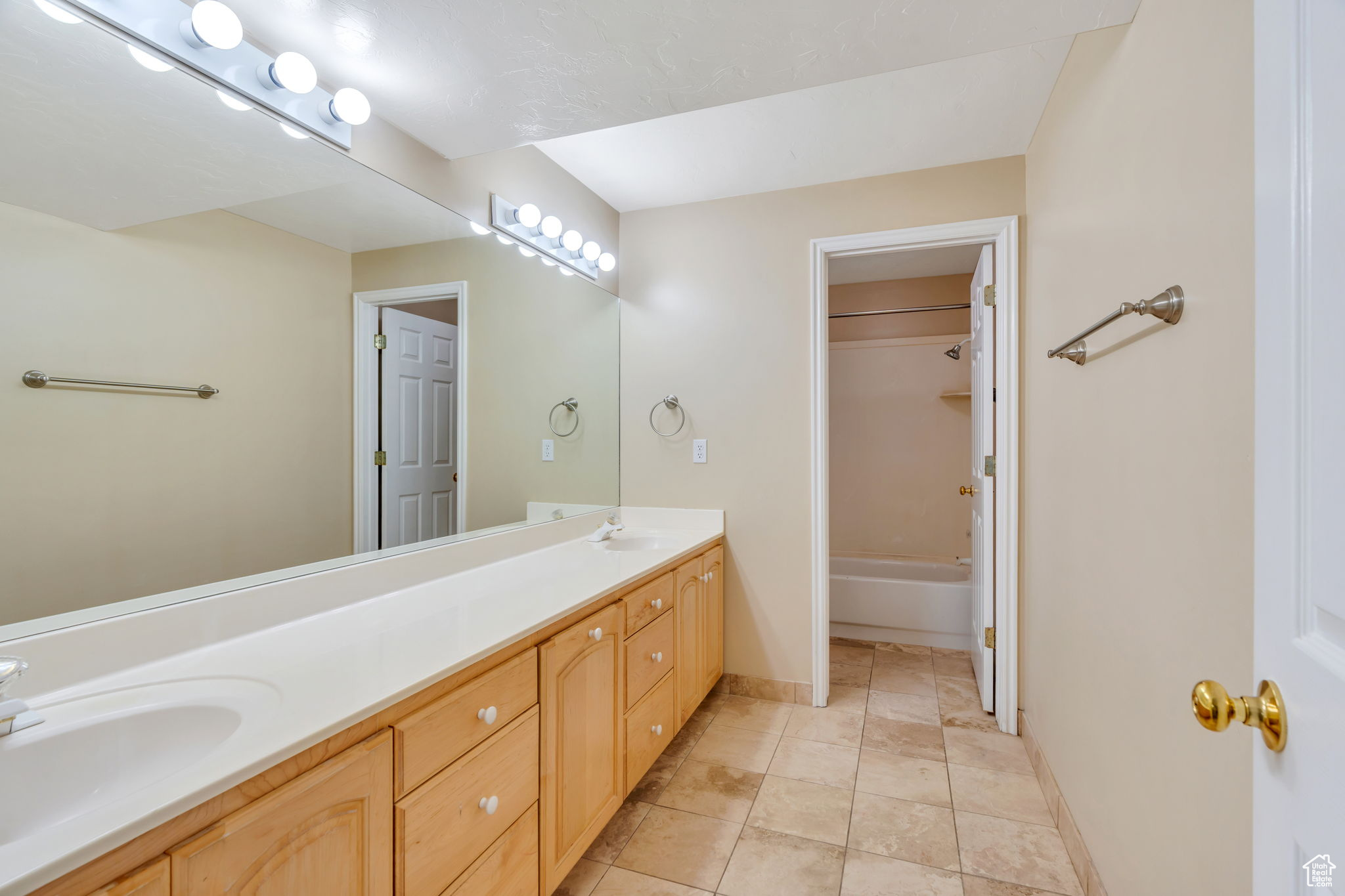 ROCK CANYON - Residential Income