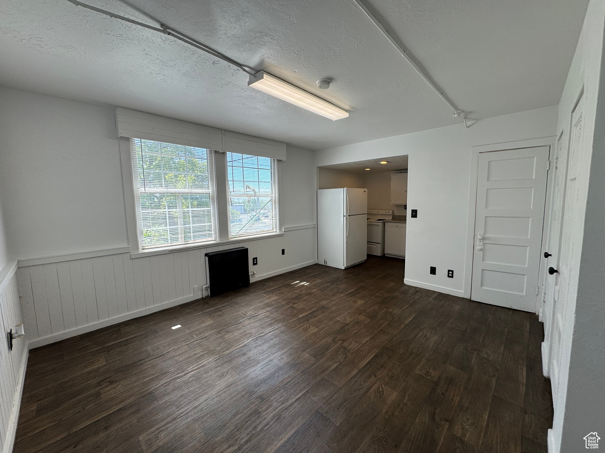 GARDEN APARTMENTS - Residential Income