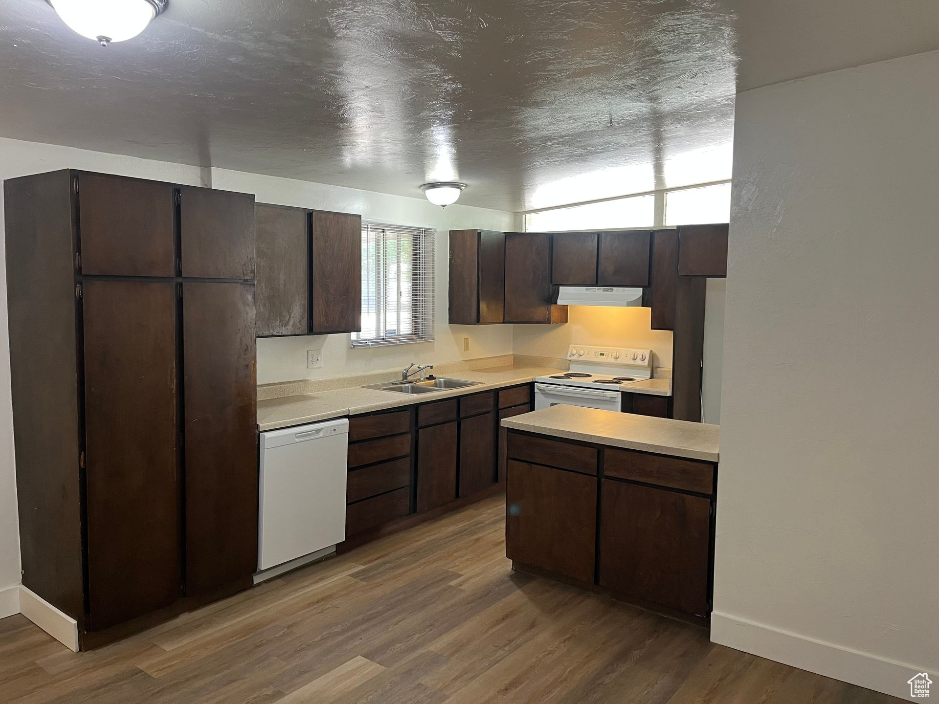 ASPEN EAST - Residential Lease