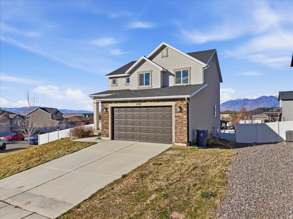 Photo of 1218 N MOONLIGHT DR, Elk Ridge, UT 84651 (MLS # 2142303)