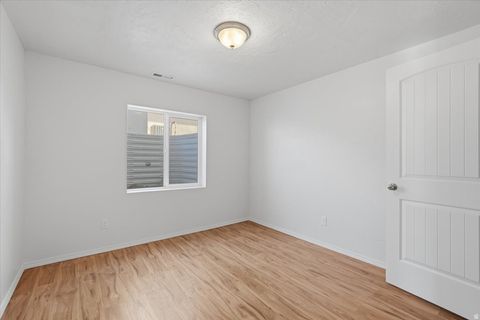 Tiny photo for 1218 N MOONLIGHT DR, Elk Ridge, UT 84651 (MLS # 2142303)