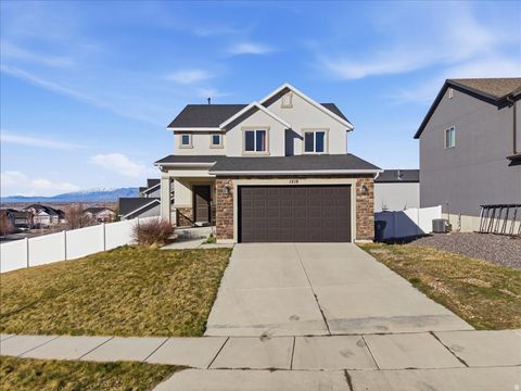 Photo of 1218 N MOONLIGHT DR, Elk Ridge, UT 84651 (MLS # 2142303)
