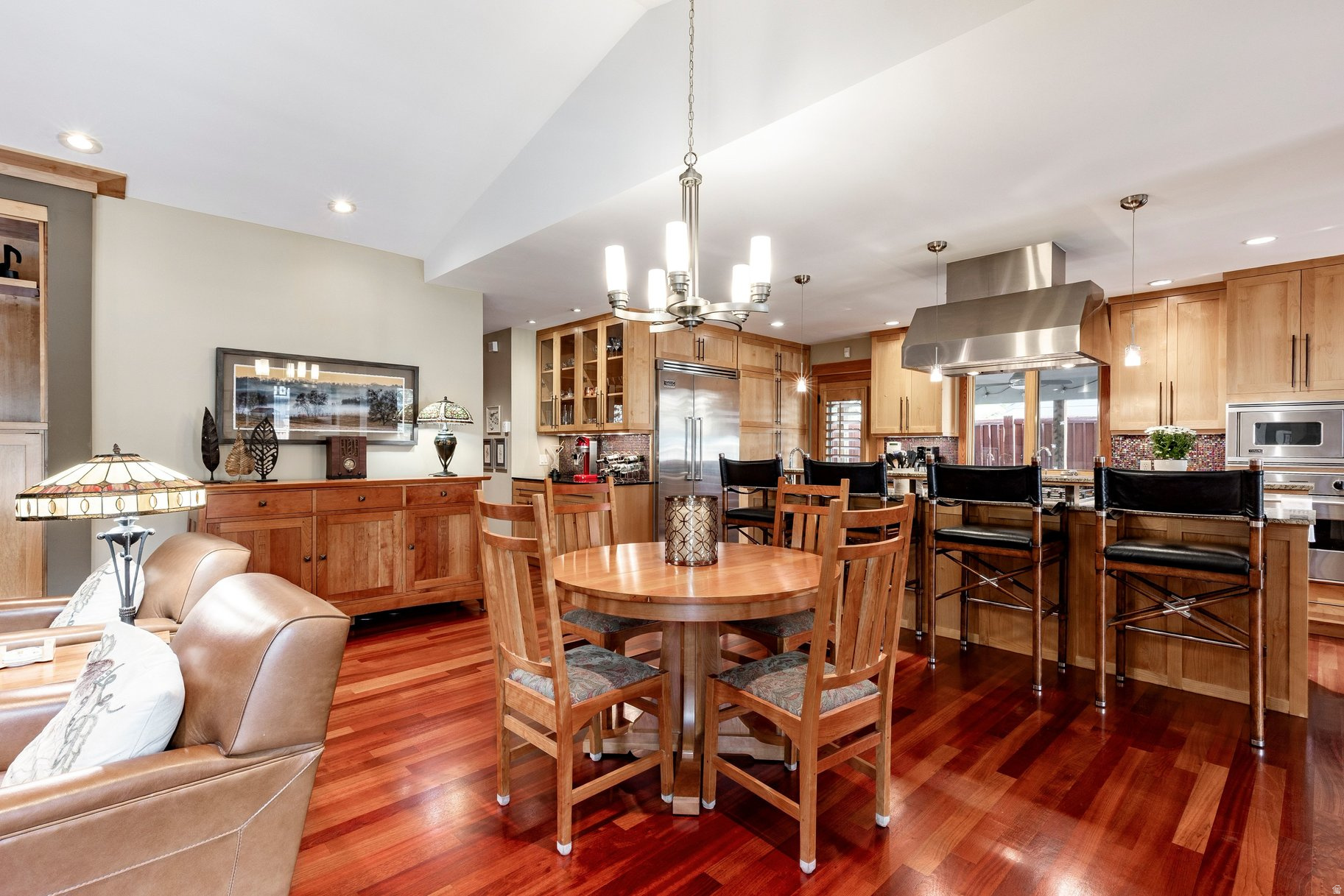 HIGHLAND CIRCLE - Residential