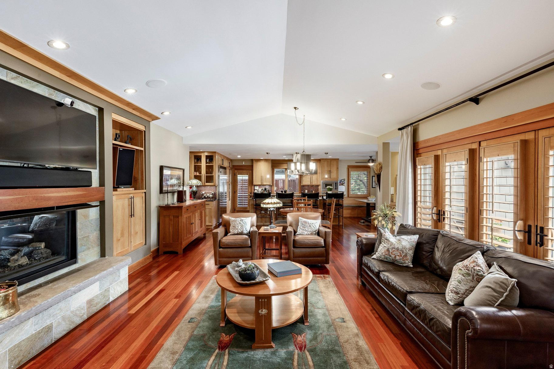 HIGHLAND CIRCLE - Residential