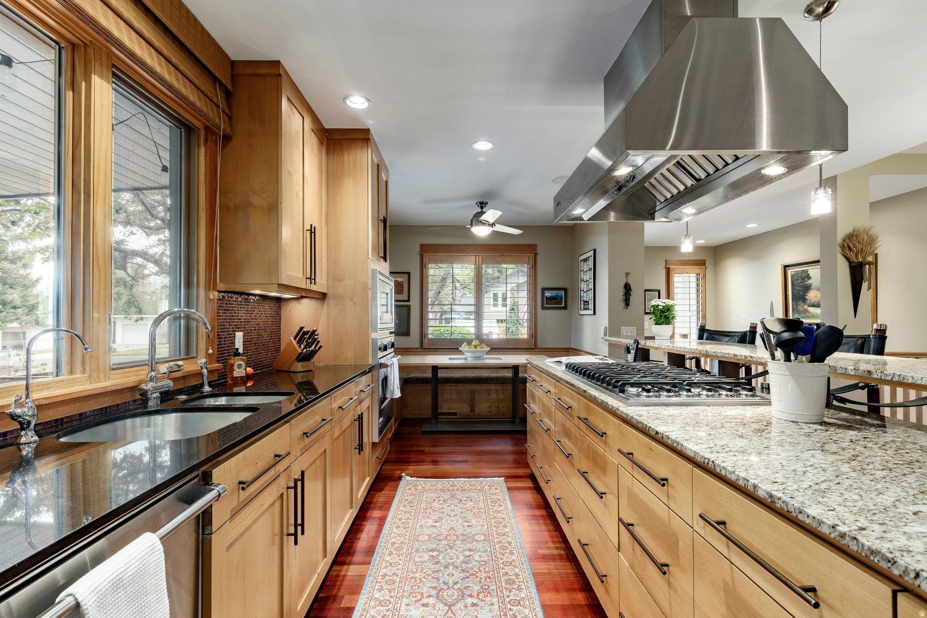 HIGHLAND CIRCLE - Residential