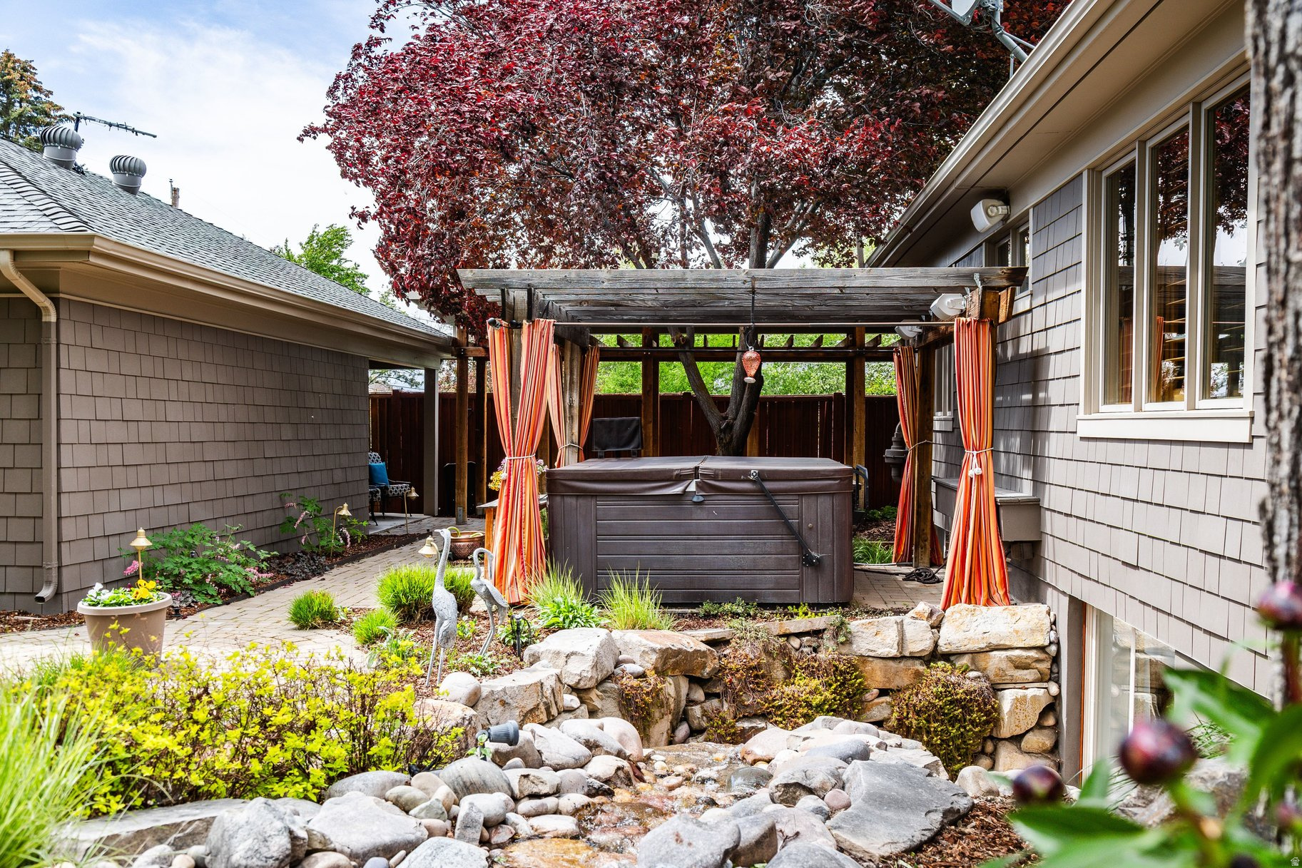 HIGHLAND CIRCLE - Residential