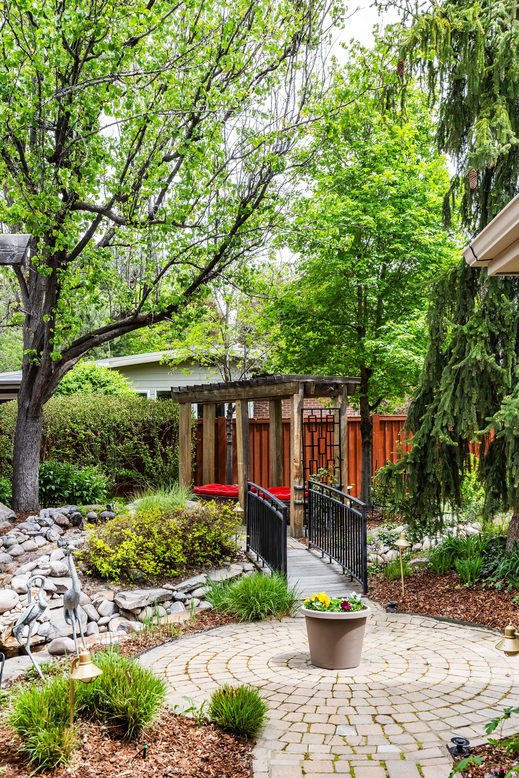 HIGHLAND CIRCLE - Residential