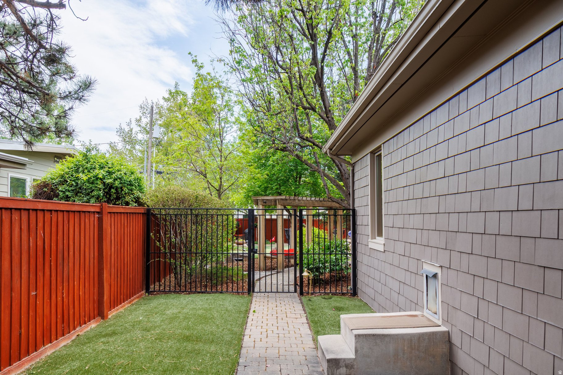 HIGHLAND CIRCLE - Residential