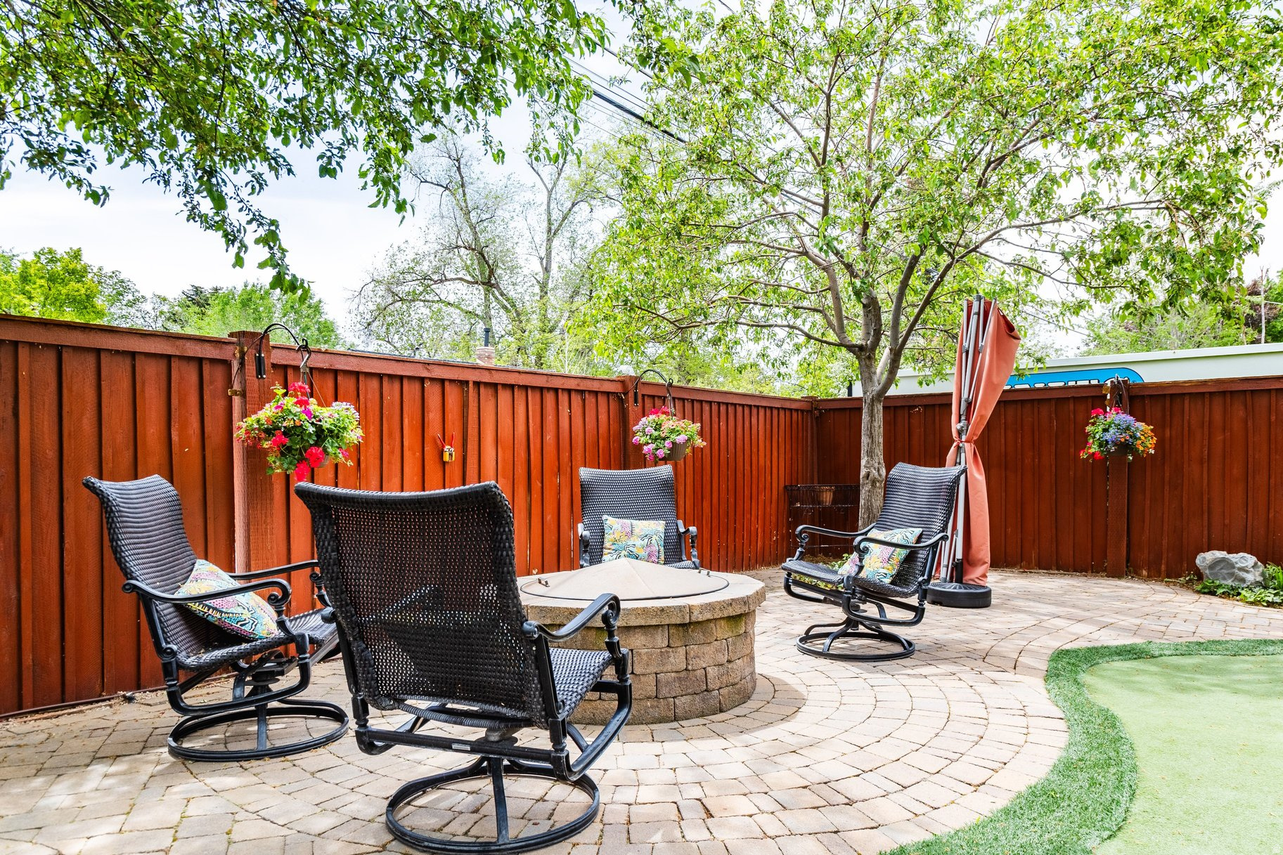 HIGHLAND CIRCLE - Residential