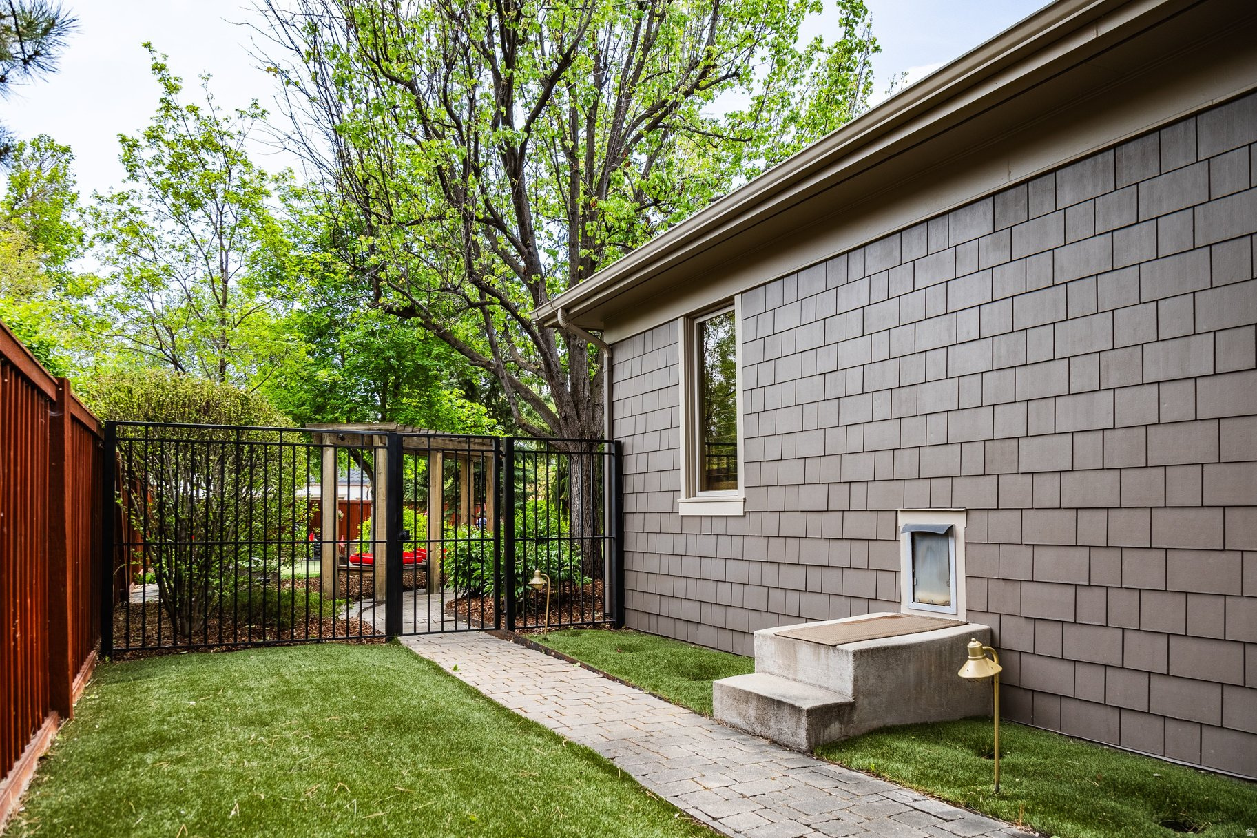 HIGHLAND CIRCLE - Residential