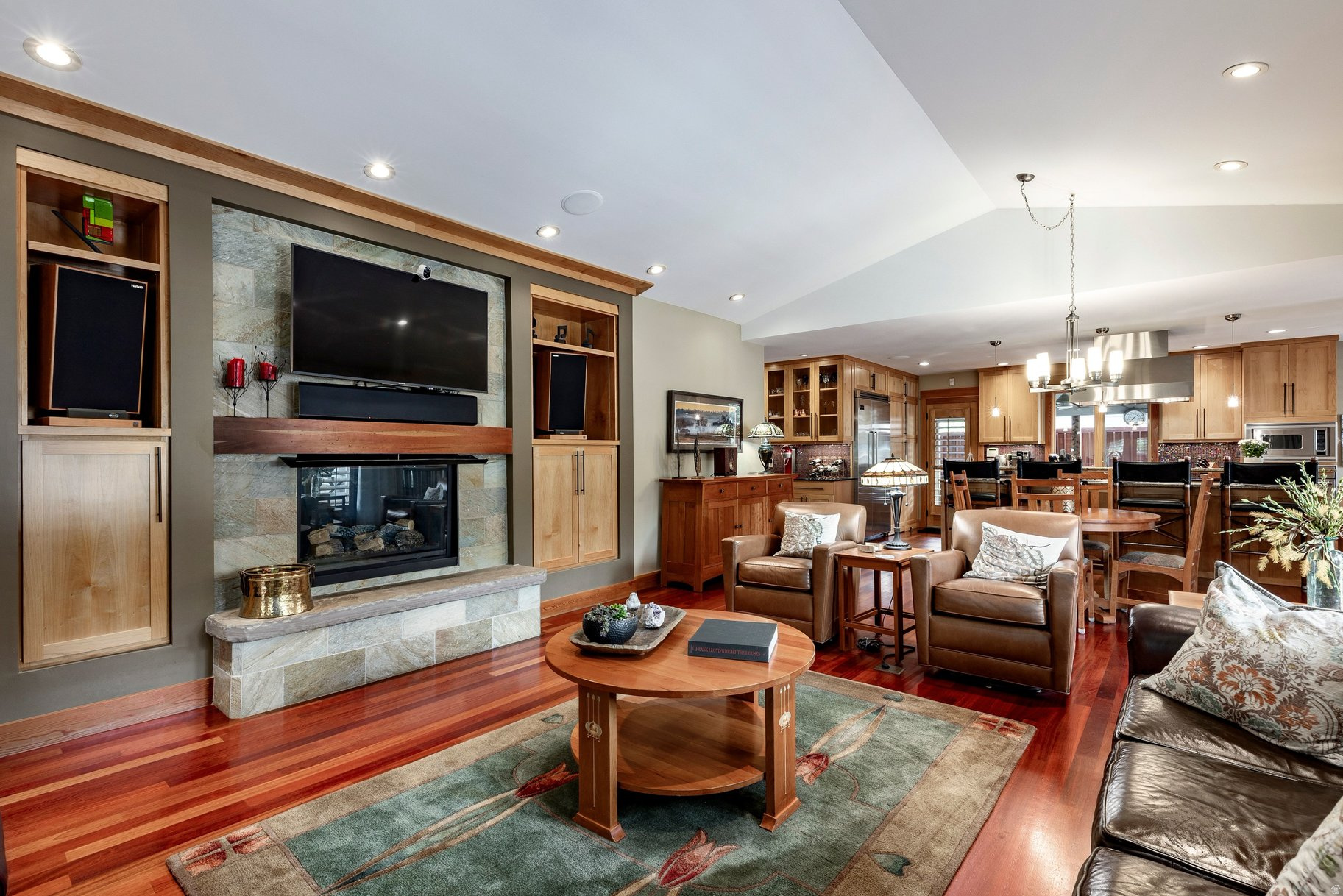 HIGHLAND CIRCLE - Residential