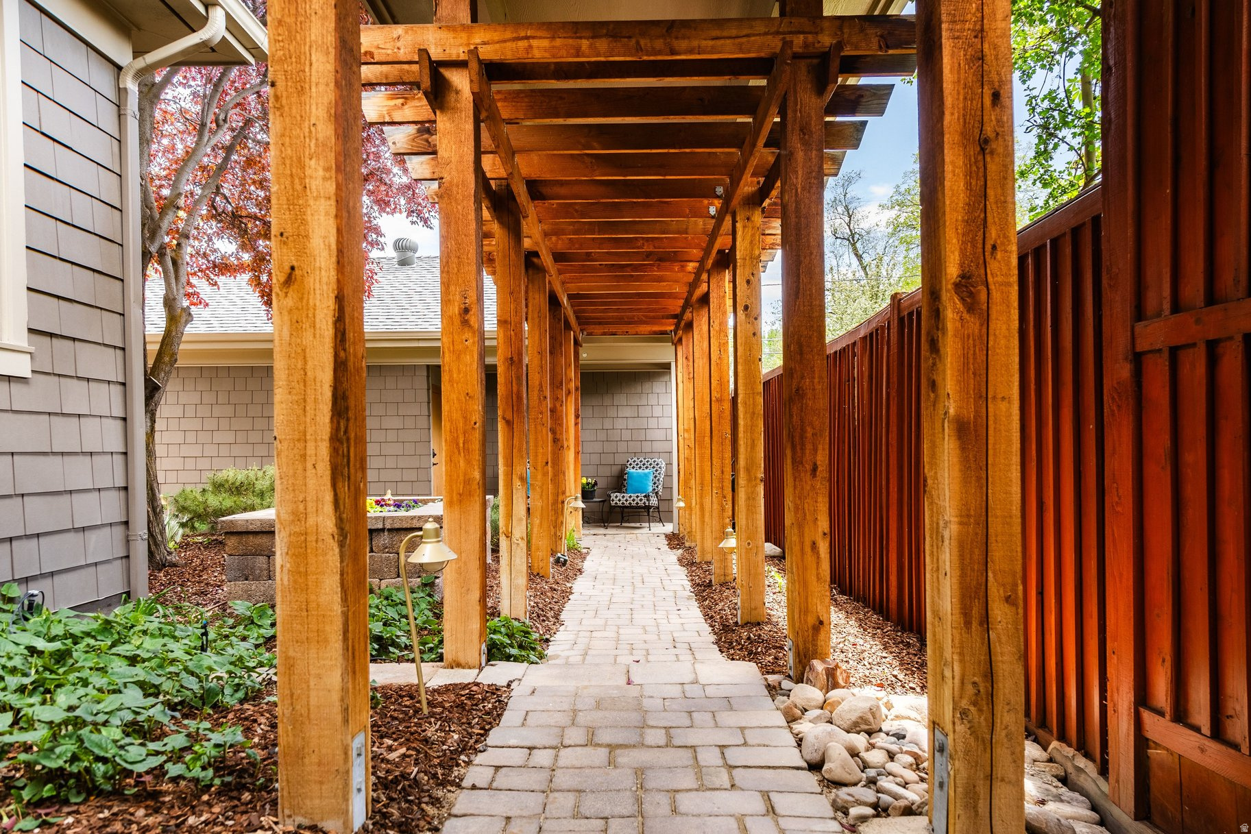 HIGHLAND CIRCLE - Residential