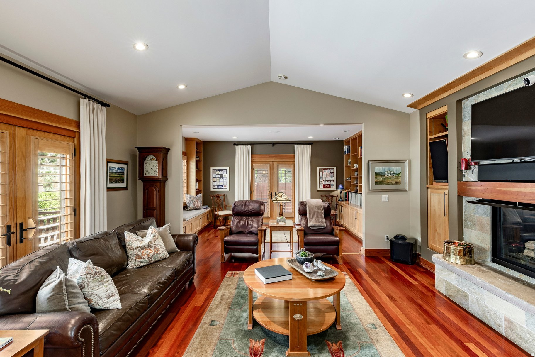 HIGHLAND CIRCLE - Residential